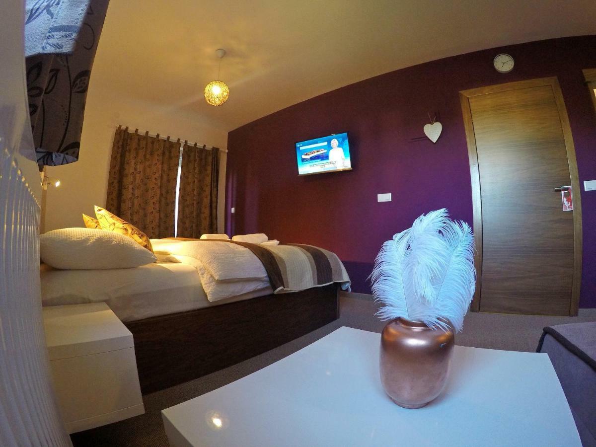 Black Queen Guesthouse Grabovac  Bagian luar foto