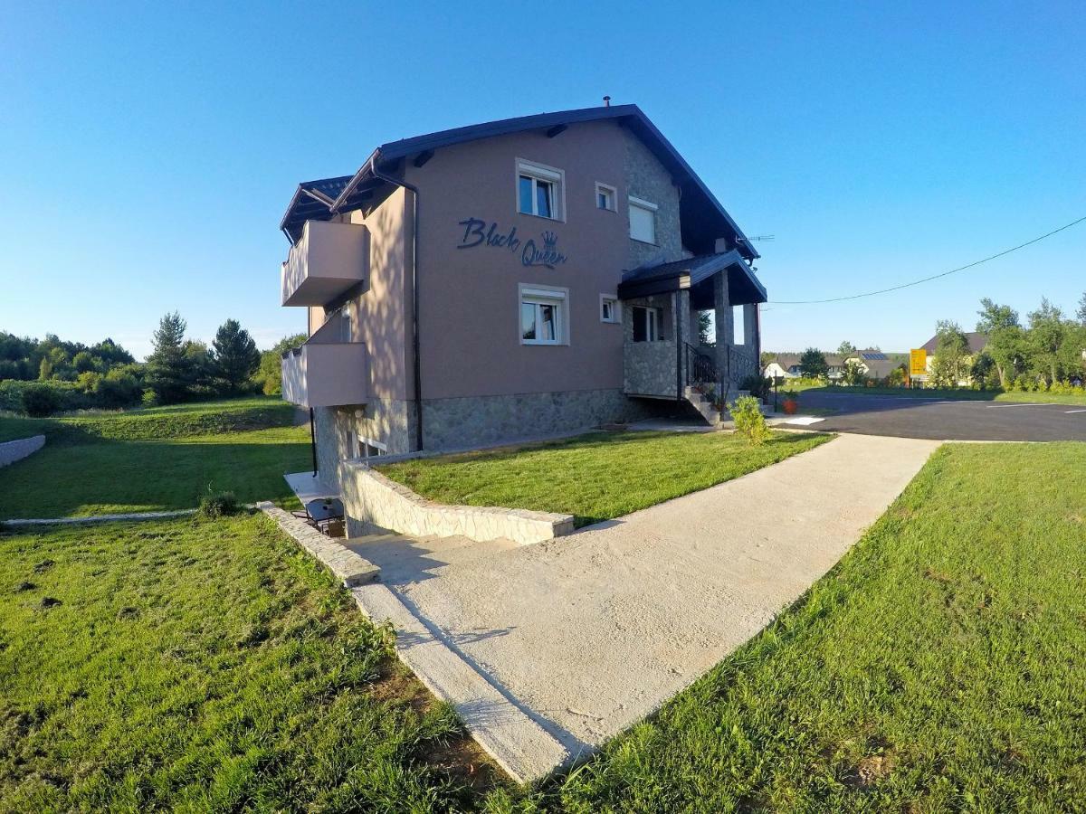 Black Queen Guesthouse Grabovac  Bagian luar foto