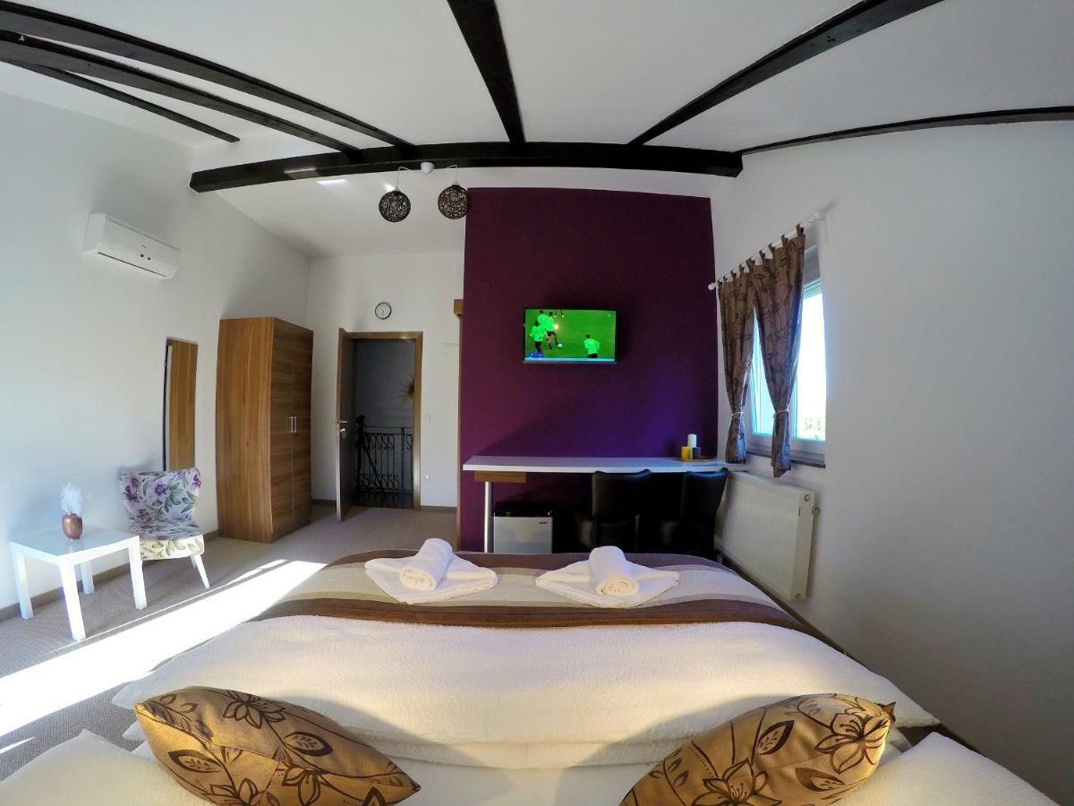 Black Queen Guesthouse Grabovac  Bagian luar foto