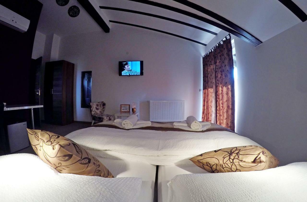 Black Queen Guesthouse Grabovac  Bagian luar foto