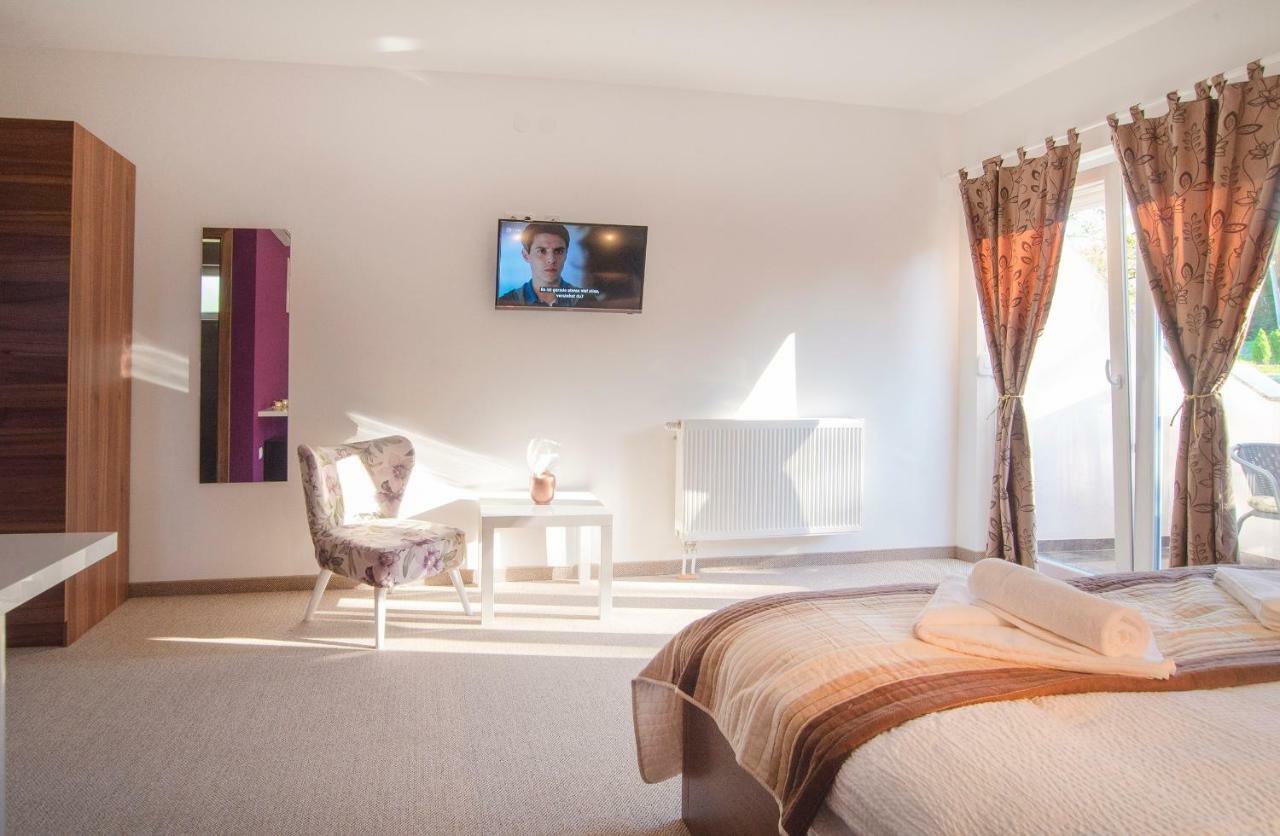 Black Queen Guesthouse Grabovac  Bagian luar foto